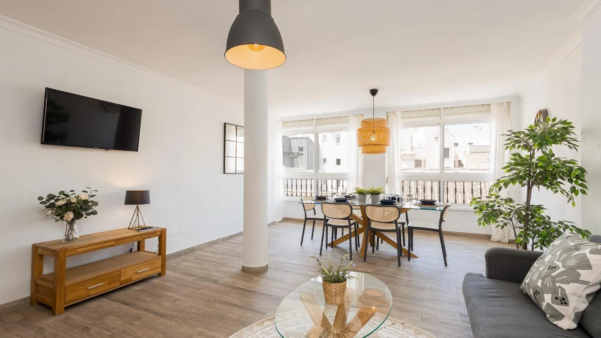 Apartamento C103 - Sunny Terrace, Old Town Views Málaga
